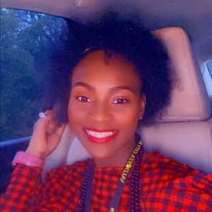 Meet your Posher, Ebony